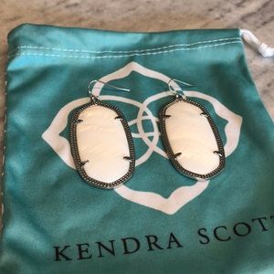 Kendra Scott Danielle’s White Mother of Pearl